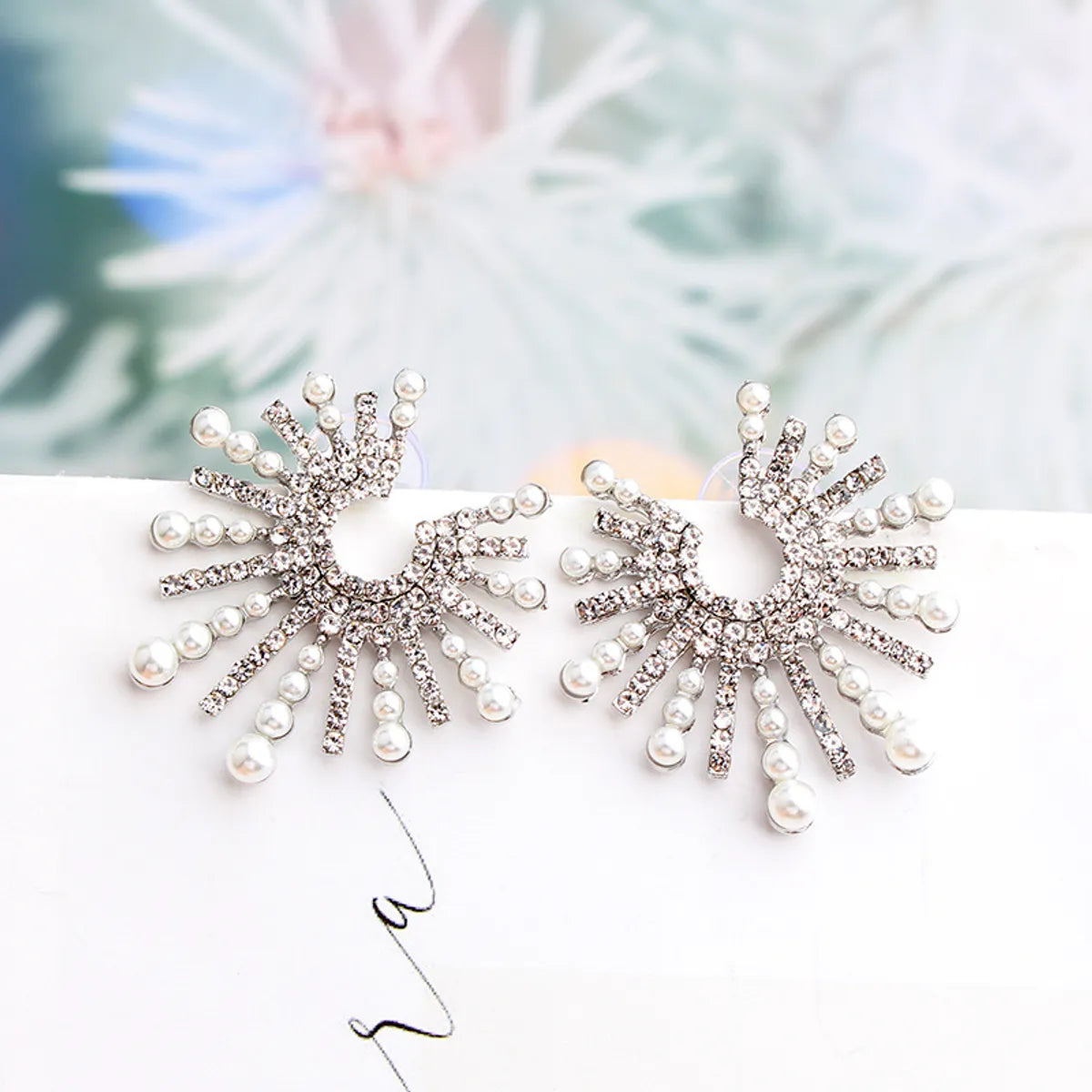 Luxurious Flower Alloy Plating Artificial Pearls Rhinestones Women's Ear Studs 1 Pair