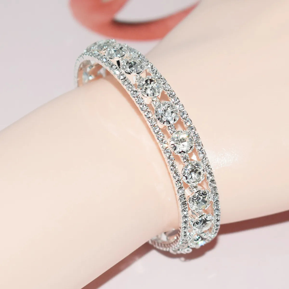 Luxurious Geometric Rhinestone Women's Bangle