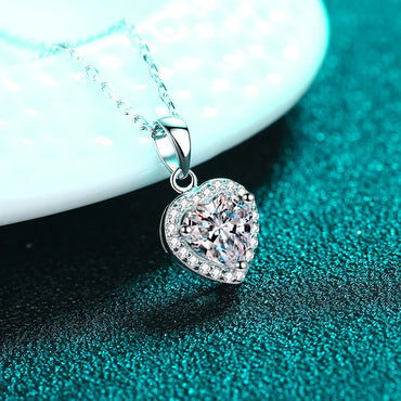 Luxurious Heart Shape Sterling Silver Moissanite Zircon Pendant Necklace In Bulk