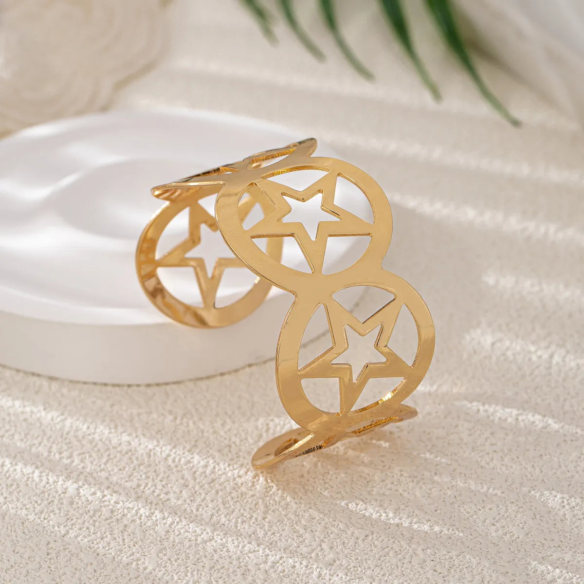 Luxurious Romantic Round Star 14K Gold Plated Alloy Wholesale Bangle