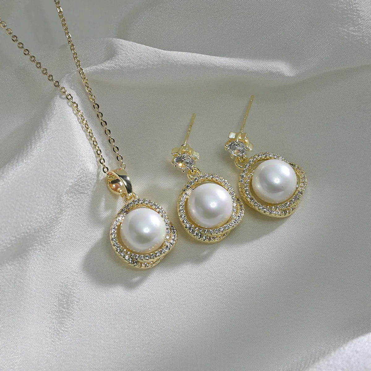 Luxurious Simple Style Round Brass Plating Inlay Pearl Zircon 18k Gold Plated Earrings Necklace