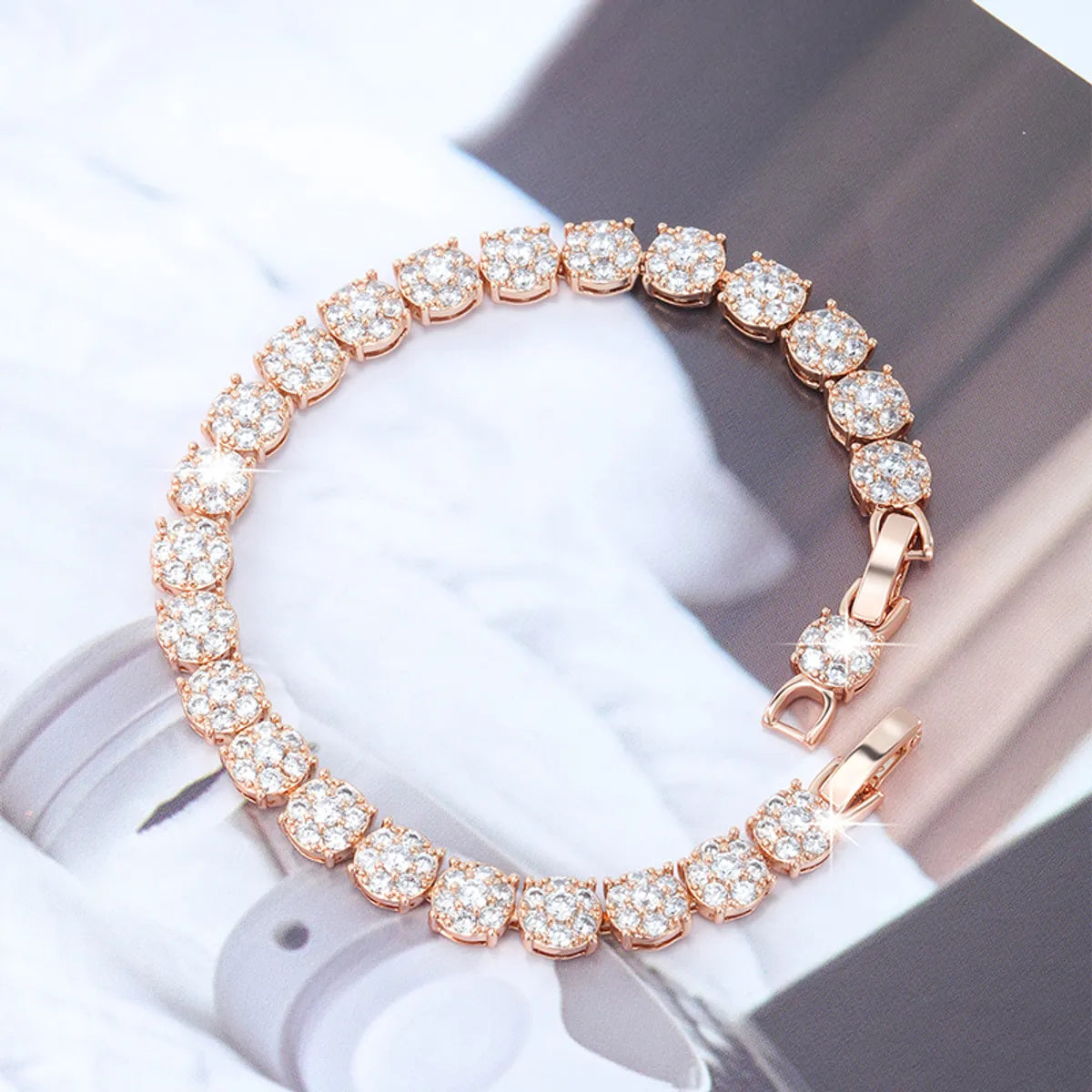 Luxurious Xuping Geometric Alloy Plating Inlay Artificial Rhinestones 18k Gold Plated Women'S Bracelets