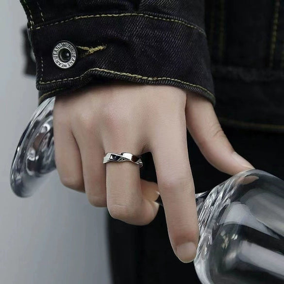 Men's Geometric Mobius Endless Ring In Alloy With Electroplated Finish And Modern Fashion Style