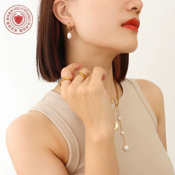 Metal Circle Ear Buckle Freshwater Pearl Pendant Earrings With Titanium Steel And 18K True Gold Plated Electroplated Geometric Style