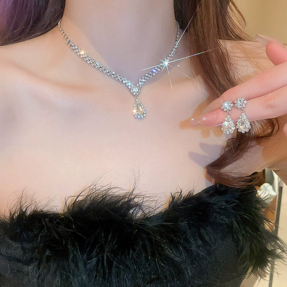 Metal Diamond Inlaid Water Drops And Love Pattern Tassel Necklace And Earrings Twopiece Set For Women With Clavicle Chain