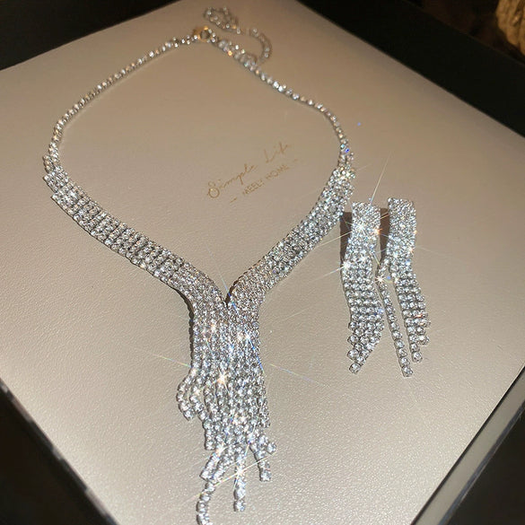 Metal Diamond Inlaid Water Drops And Love Pattern Tassel Necklace And Earrings Twopiece Set For Women With Clavicle Chain