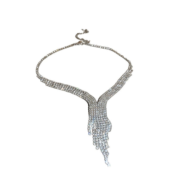 Metal Diamond Inlaid Water Drops And Love Pattern Tassel Necklace And Earrings Twopiece Set For Women With Clavicle Chain