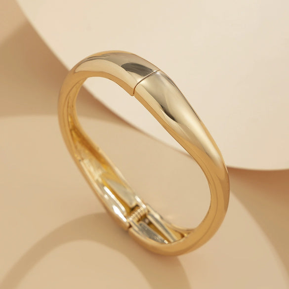 Metal Electroplated Geometric Smooth Opening Water Droplets Hug Bracelet For Women