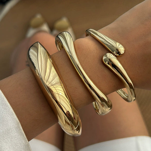 Metal Electroplated Geometric Smooth Opening Water Droplets Hug Bracelet For Women