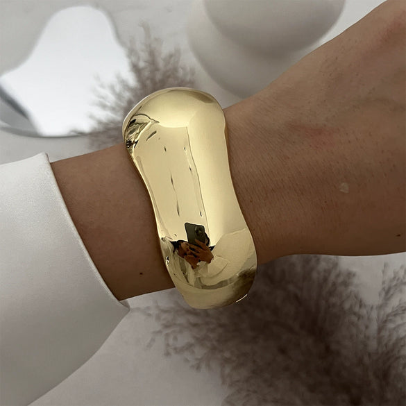 Metal Exaggerated Geometric Heavy Industry Design Smooth Bracelet With Electroplating Treatment