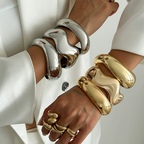 Metal Exaggerated Geometric Heavy Industry Design Smooth Bracelet With Electroplating Treatment