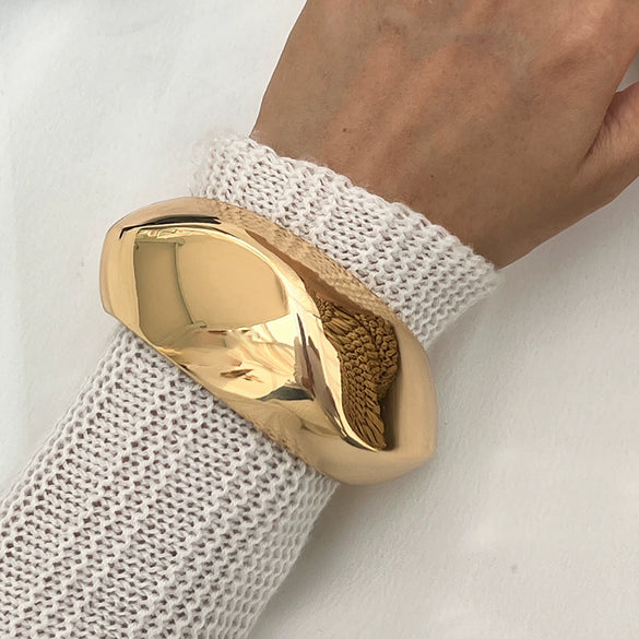 Metal Exaggerated Smooth Wide Bracelet With Knock Grain Cut Surface And Spring Buckle Electroplated Geometric Style