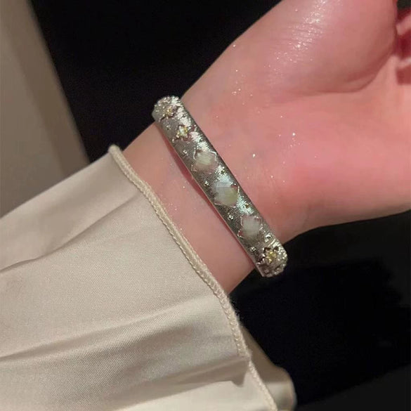 Metal Flower Electroplated Women's Light Luxury Simple Allmatch Bracelet Accessories