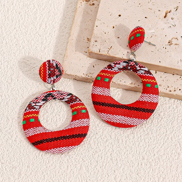 Metal Geometric Hoop Earrings Set In Round And Oval Shapes Small Fixed Earlobe Design Versatile Unisex Jewelry With Fine Craftsmanship