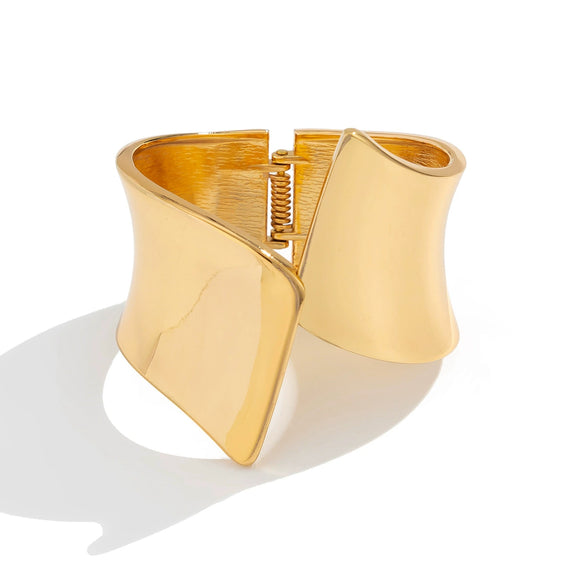 Metal Geometric Personality Electroplated Spring Bracelet With Irregular Wave Opening Design