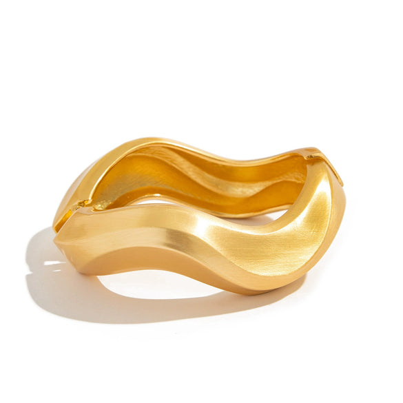 Metal Geometric Personality Electroplated Spring Bracelet With Irregular Wave Opening Design