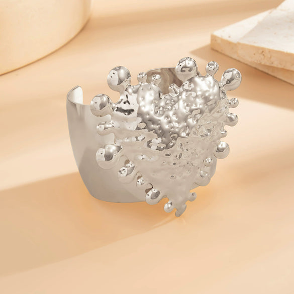 Metal Heart Geometric Glossy Wide Bracelet With Electroplating