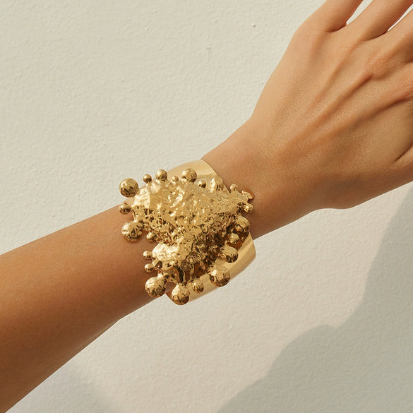 Metal Heart Geometric Glossy Wide Bracelet With Electroplating
