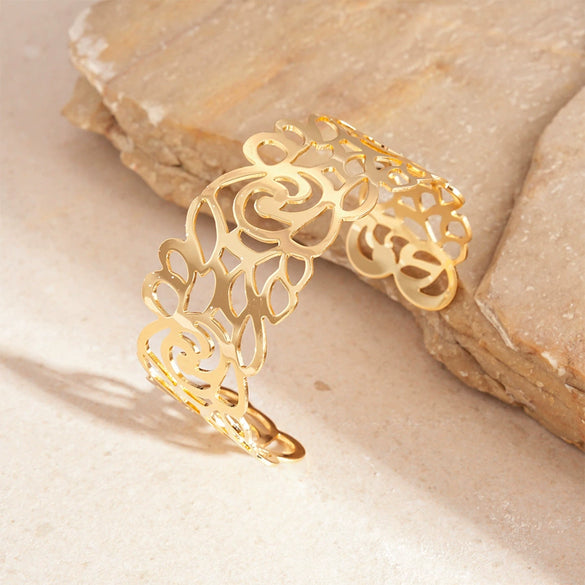 Metal Hollow Pattern Open Bracelet For Women With Electroplating Light Luxury And Fashion All Match Design