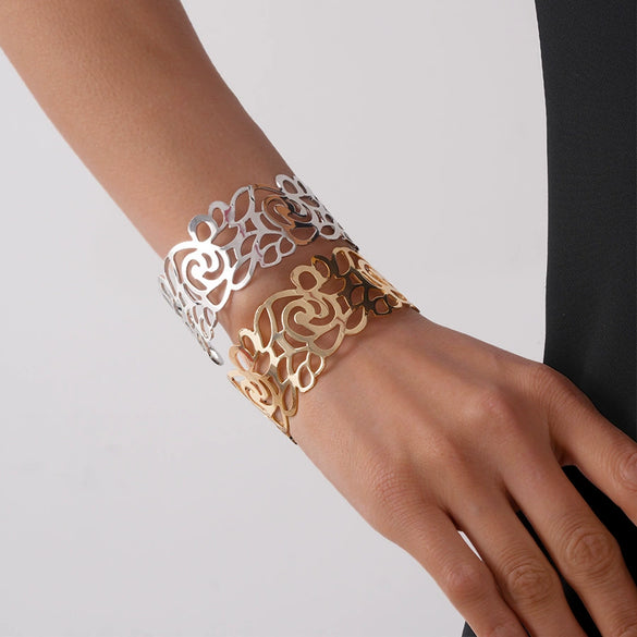Metal Hollow Pattern Open Bracelet For Women With Electroplating Light Luxury And Fashion All Match Design