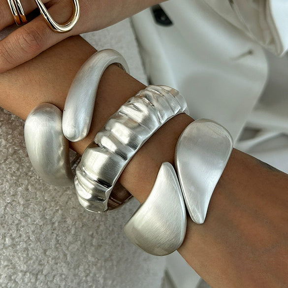 Metal Matte Ins Style Geometric Water Drop Hug Bracelet For Women With Electroplating