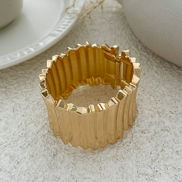 Metal Punk Style Vertical Pattern Spring Bracelet For Women With Electroplating
