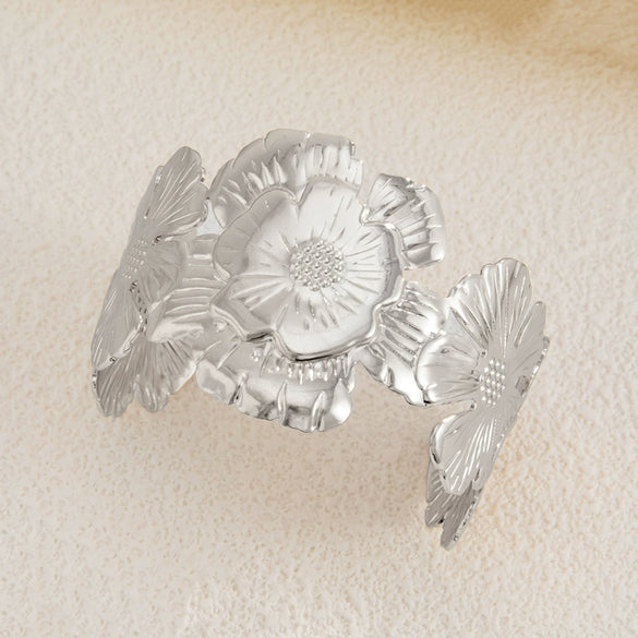 Metal Retro Exaggerated Flower Open Bracelet For Women With Electroplating