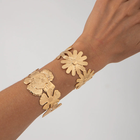 Metal Retro Exaggerated Flower Open Bracelet For Women With Electroplating