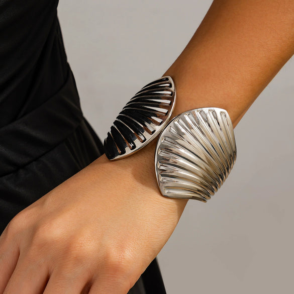 Metal Scallop Spring Open Bracelet With Electroplating Exaggerated Shell And Wide Striped Design Personalized Style