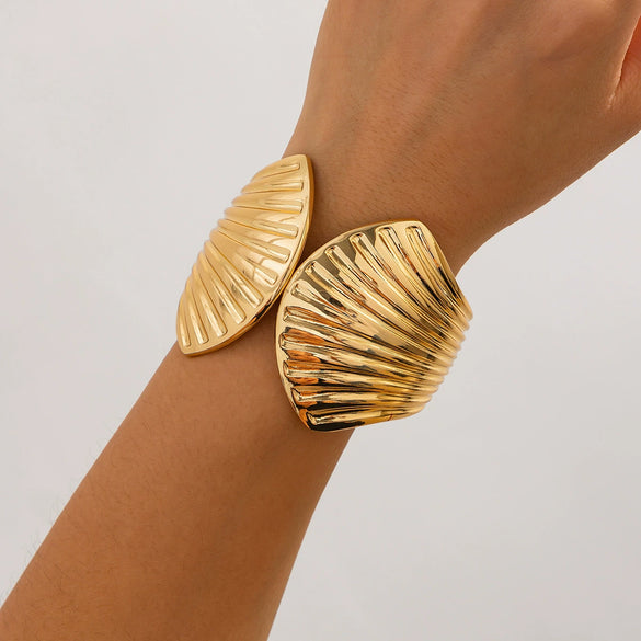 Metal Scallop Spring Open Bracelet With Electroplating Exaggerated Shell And Wide Striped Design Personalized Style