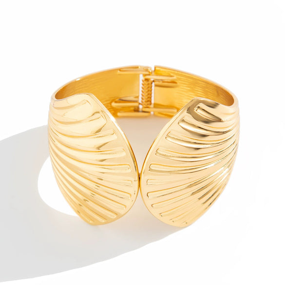 Metal Scallop Spring Open Bracelet With Electroplating Exaggerated Shell And Wide Striped Design Personalized Style