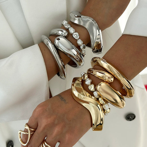 Metal Smooth Water Drop Hug Irregular Imitation Pearl Bracelet With Electroplating Process And Fashion Trend Design