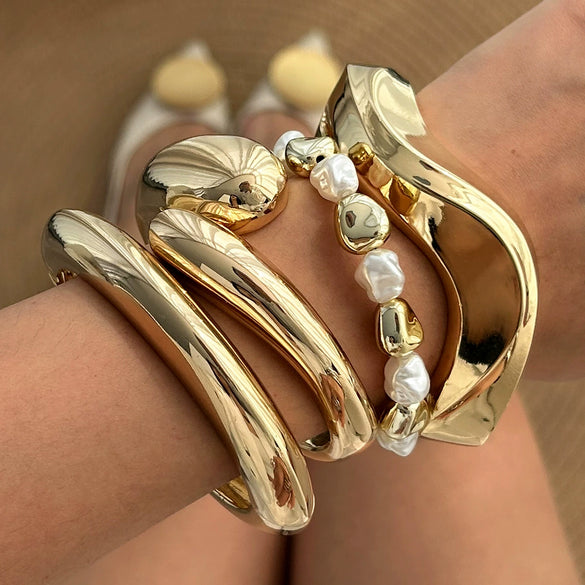 Metal Smooth Water Drop Hug Irregular Imitation Pearl Bracelet With Electroplating Process And Fashion Trend Design