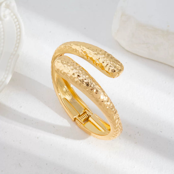 Metal Water Drop Hug Open Spring Bracelet With Knocking Pattern For Women Electroplated Simple Style