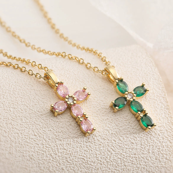 Mini Exquisite Copper Zircon Cross Pendant Necklace 18K Gold Plated Geometric Minimalist Style For Women