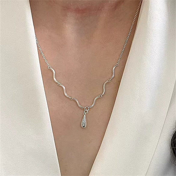 Minimalist Alloy Liquid Lava Pendant Necklace Irregular Collarbone Chain Electroplated Simple Fashion Jewelry For Women