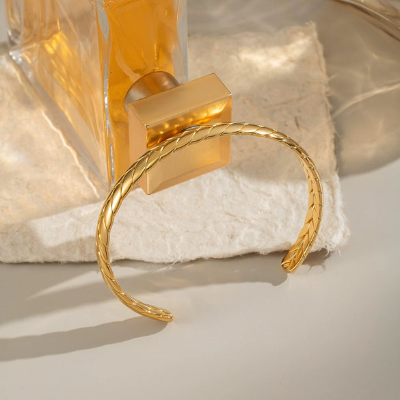 Minimalist Geometric Stainless Steel Bracelet For Women With 18K Real Gold Electroplating