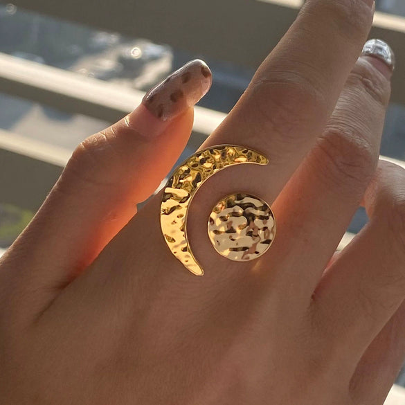 Modern Hammered Geometric Sun And Moon Adjustable Opening Electroplated Titanium Steel Nonfading Women's Ring