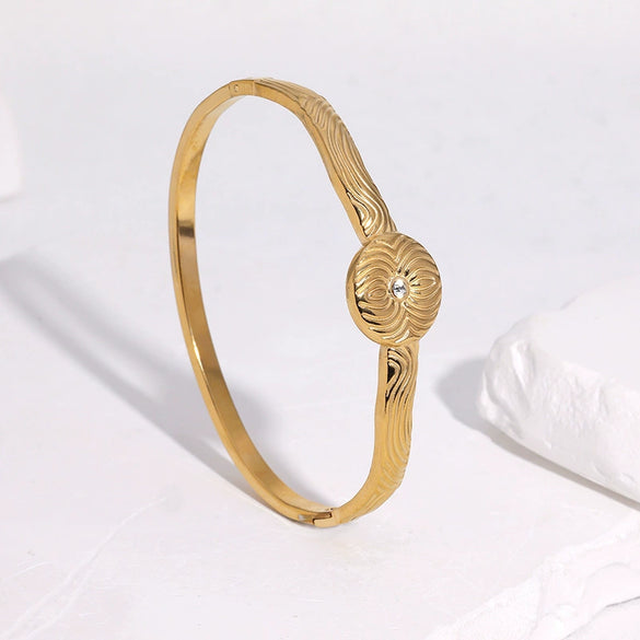 Modern Minimalist Stainless Steel Bracelet For Women With Gold Electroplated Striped Geometric Round Design