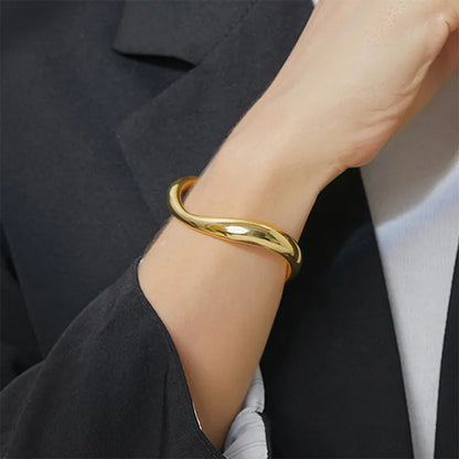 Modern Style Classic Style Commute Solid Color Copper Irregular Twist Plating 18k Gold Plated Cuff Bracelets