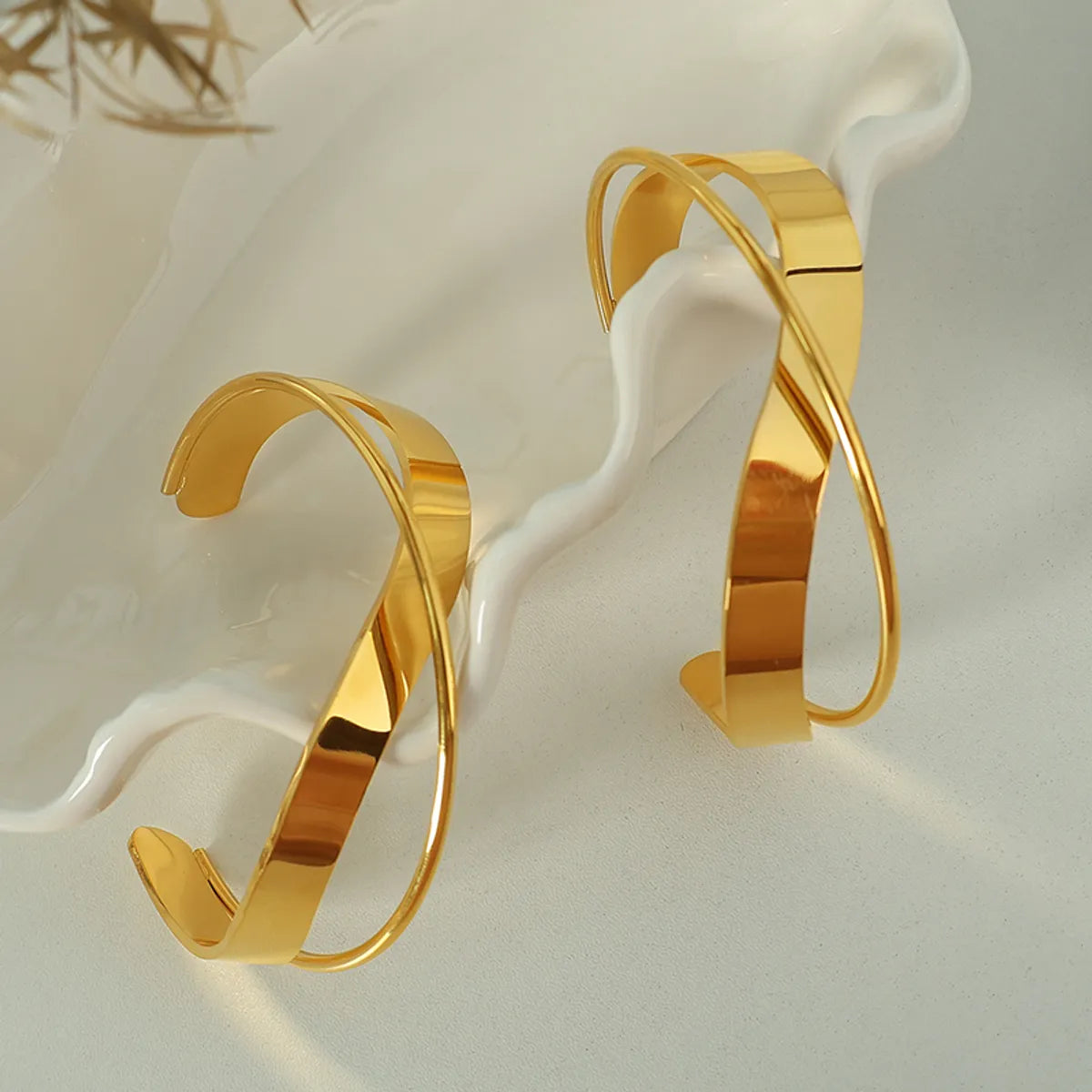 Modern Style Commute Irregular Solid Color Titanium Steel Plating 18k Gold Plated Bangle