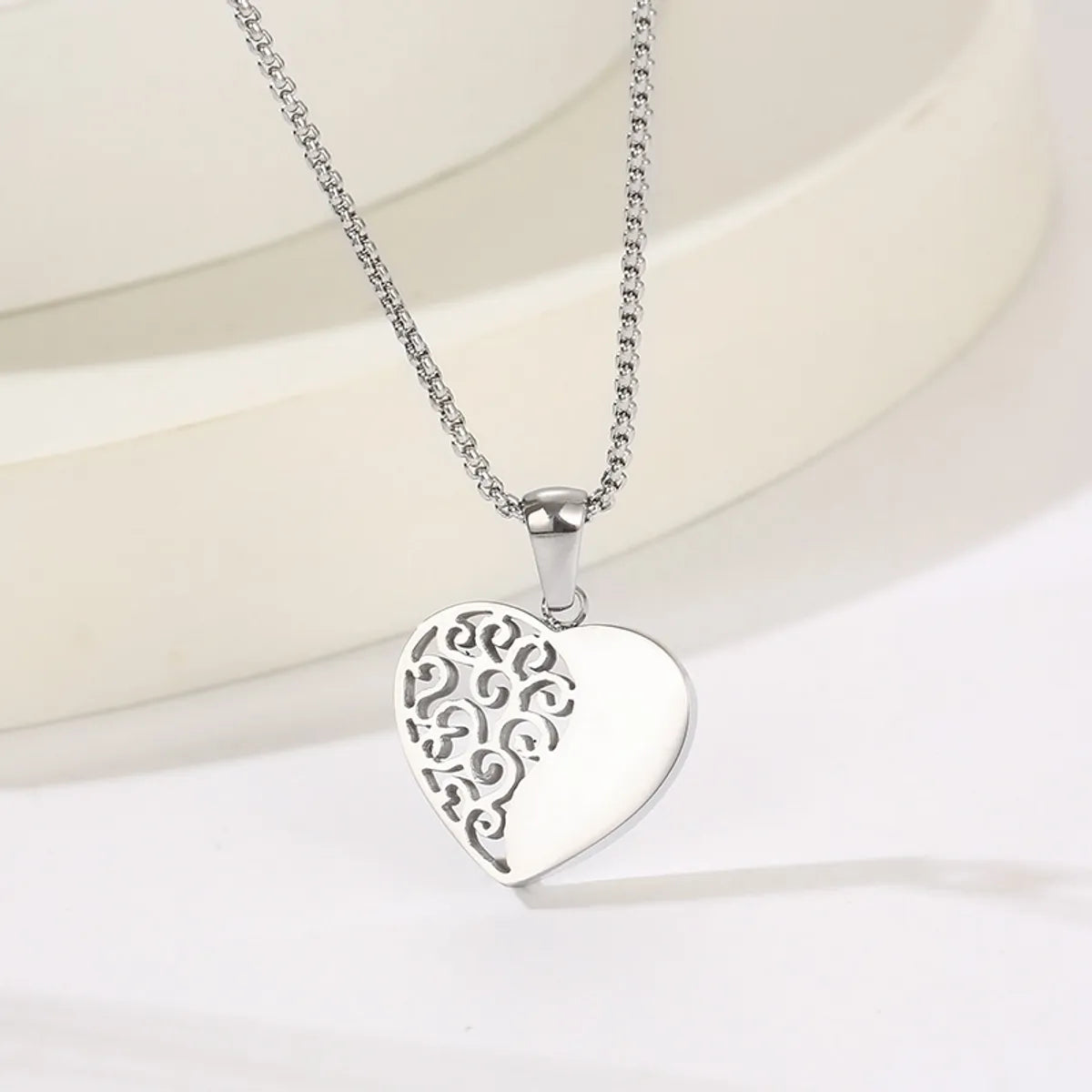 Modern Style Heart Shape Titanium Steel Plating 18k Gold Plated Pendant Necklace