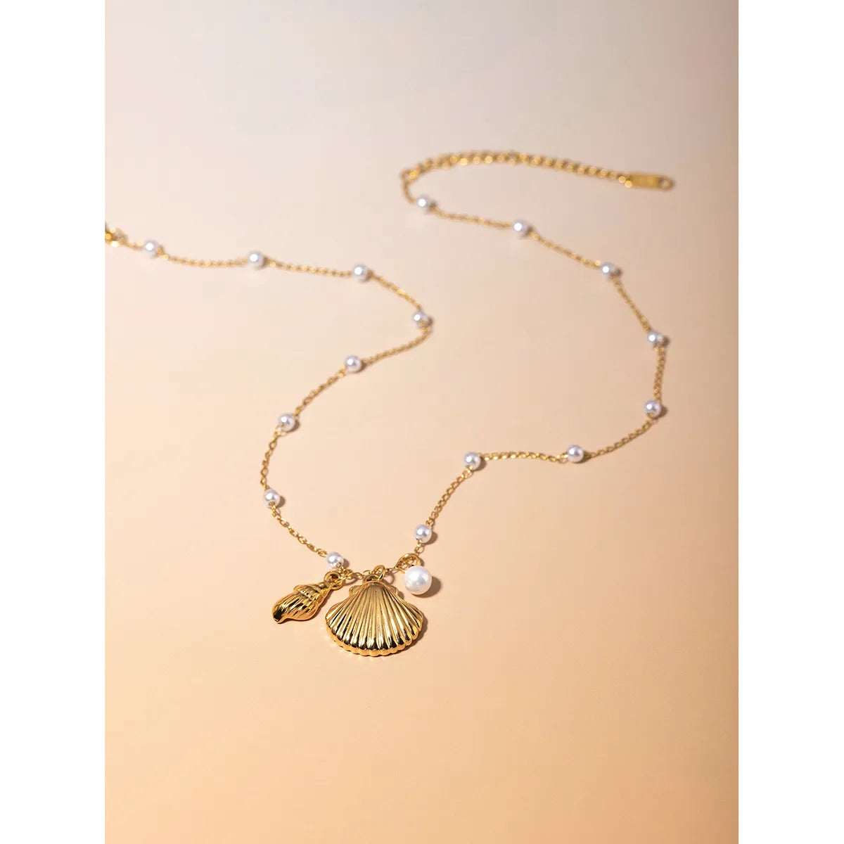 Modern Style Simple Style Classic Style Shell 304 Stainless Steel Imitation Pearl 18K Gold Plated Women'S Pendant Necklace