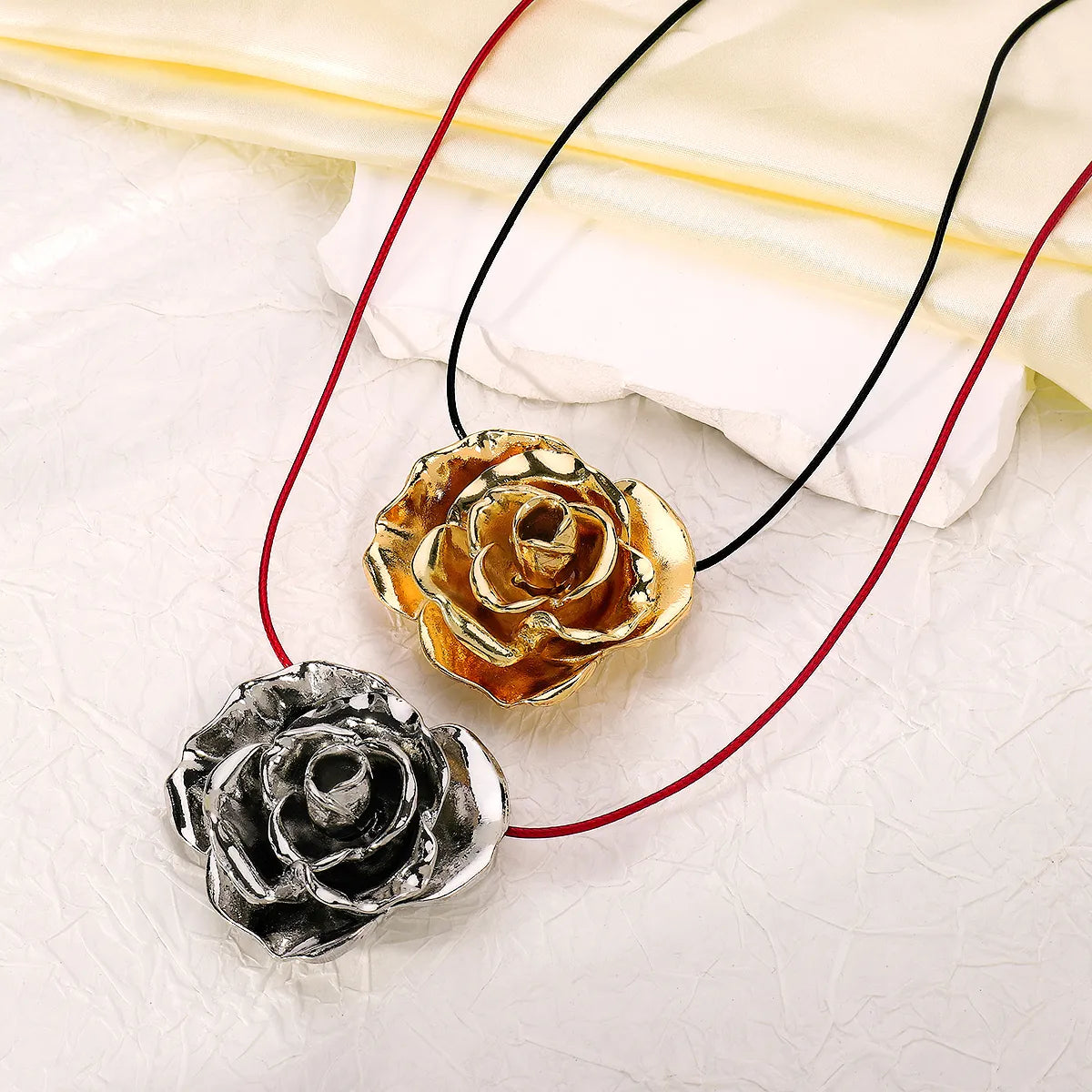 Modern Style Simple Style Flower Alloy Wax Rope Women's Necklace