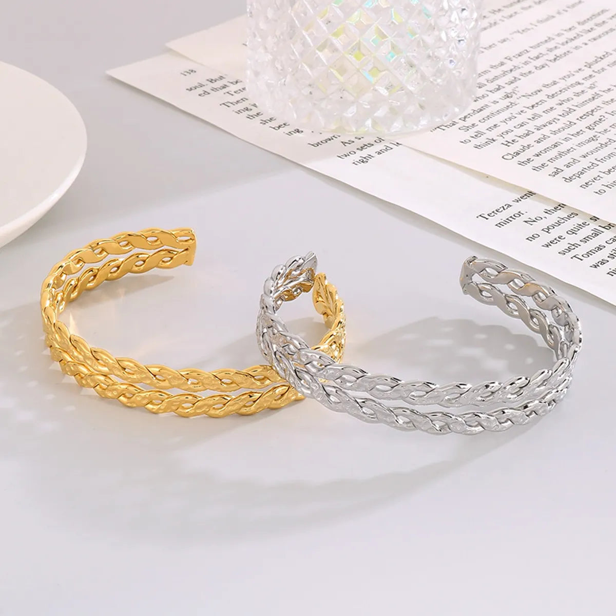 Modern Style Simple Style Solid Color Stainless Steel Titanium Steel Gold Plated Rhinestones Bangle In Bulk