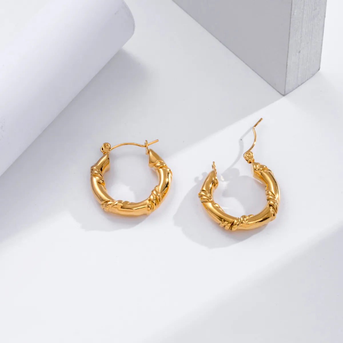 Modern Style Simple Style V Shape Round Stainless Steel Plating Inlay Zircon 18k Gold Plated Hoop Earrings