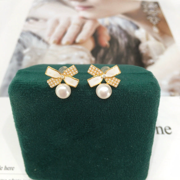Natural Freshwater Pearl Earrings For Women With Oblate Shape And Korean Bow Design 18K Gold