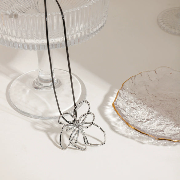 Necklace Stainless Steel Titanium Steel Ins Style Hammered Simple Line Flower Design