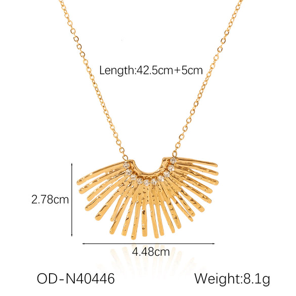 Necklace Titanium Steel Electroplated 18K Gold Inlaid Green Zircon Heart Shape For Women