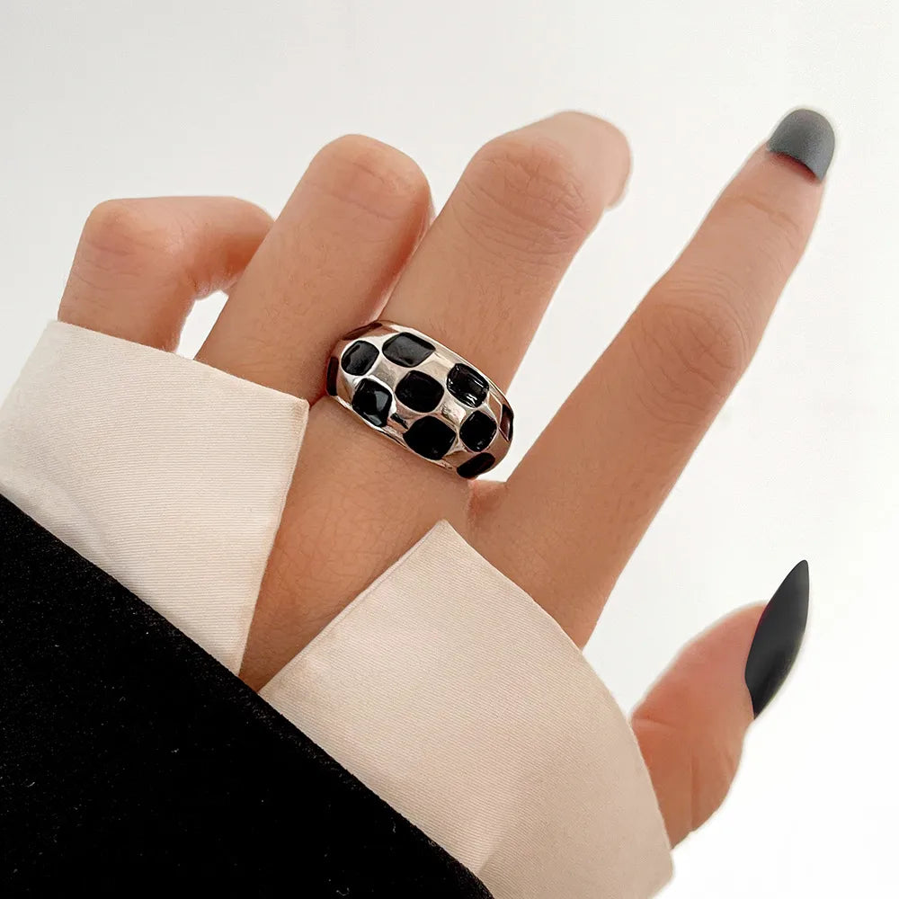 New Black And White Heart Ring Creative Geometric Oil Drop Index Finger Ring